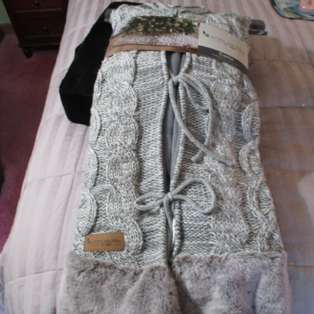 Koolaburra by UGG Carla Christmas Tree Skirt 54" Round NEW